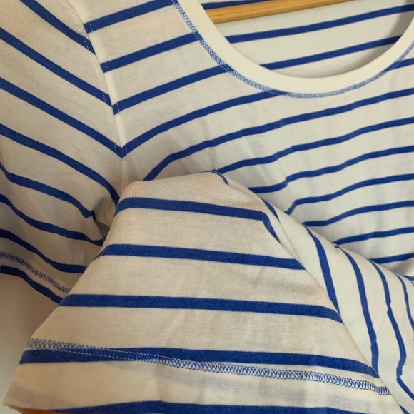 Lululemon blue and white striped T-Shirt - Picture 6 of 6